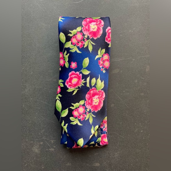 Tie set - Picture 7 of 7